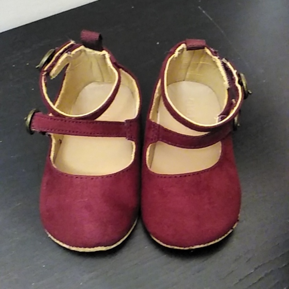 Old Navy Wine Stain Faux Suede Velcro Strappy Baby Crib Shoes Sz 6-12 months